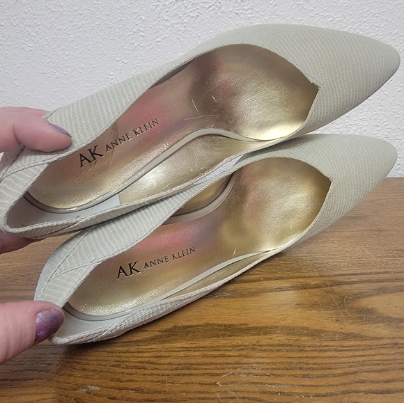 #16 Anne Klein AK Cream-Colored Round-Toed Pump 8.5M - Picture 7 of 13